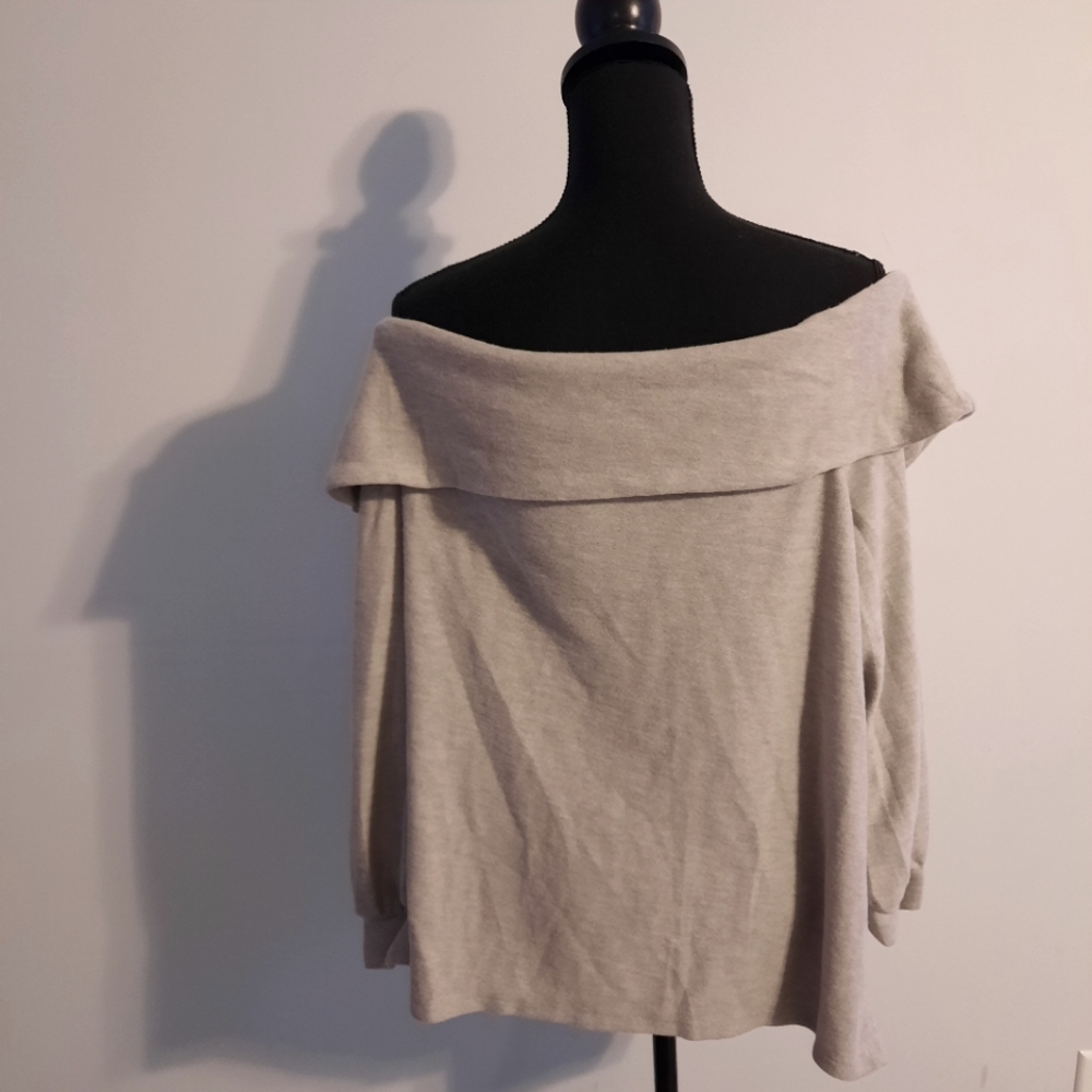 Off-Shoulder Sweater Size OX - Picture 11 of 13